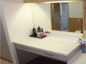 Queen Spa Desk/Dressing Table