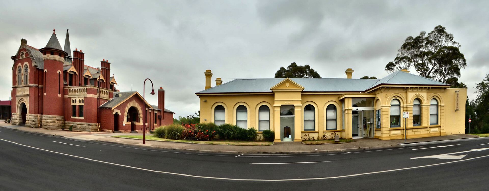 Bairnsdale Courthouse - Colonial Motor Inn Bairnsdale